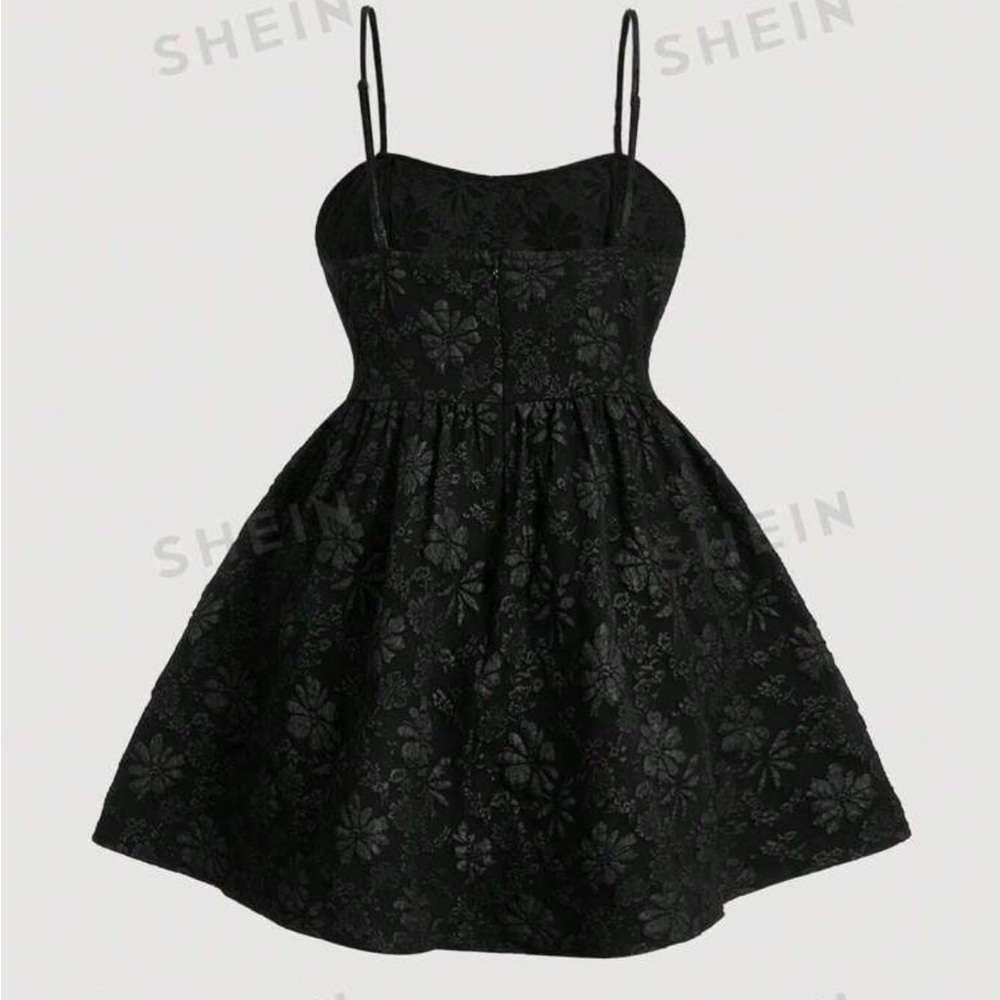 SHEIN MOD Plus Solid
Cami Dress
